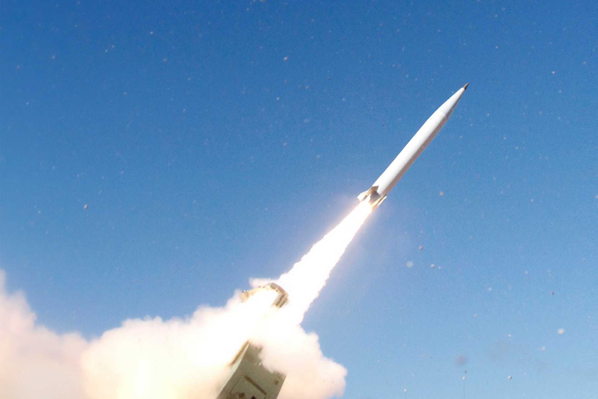 The U.S. Army awarded Lockheed Martin a $1.21 billion contract establishing the Early Operational Capability production path for the PrSM Increment 2, a seeker-equipped variant designed to strike moving maritime and relocatable land targets. (Picture source: US Army)