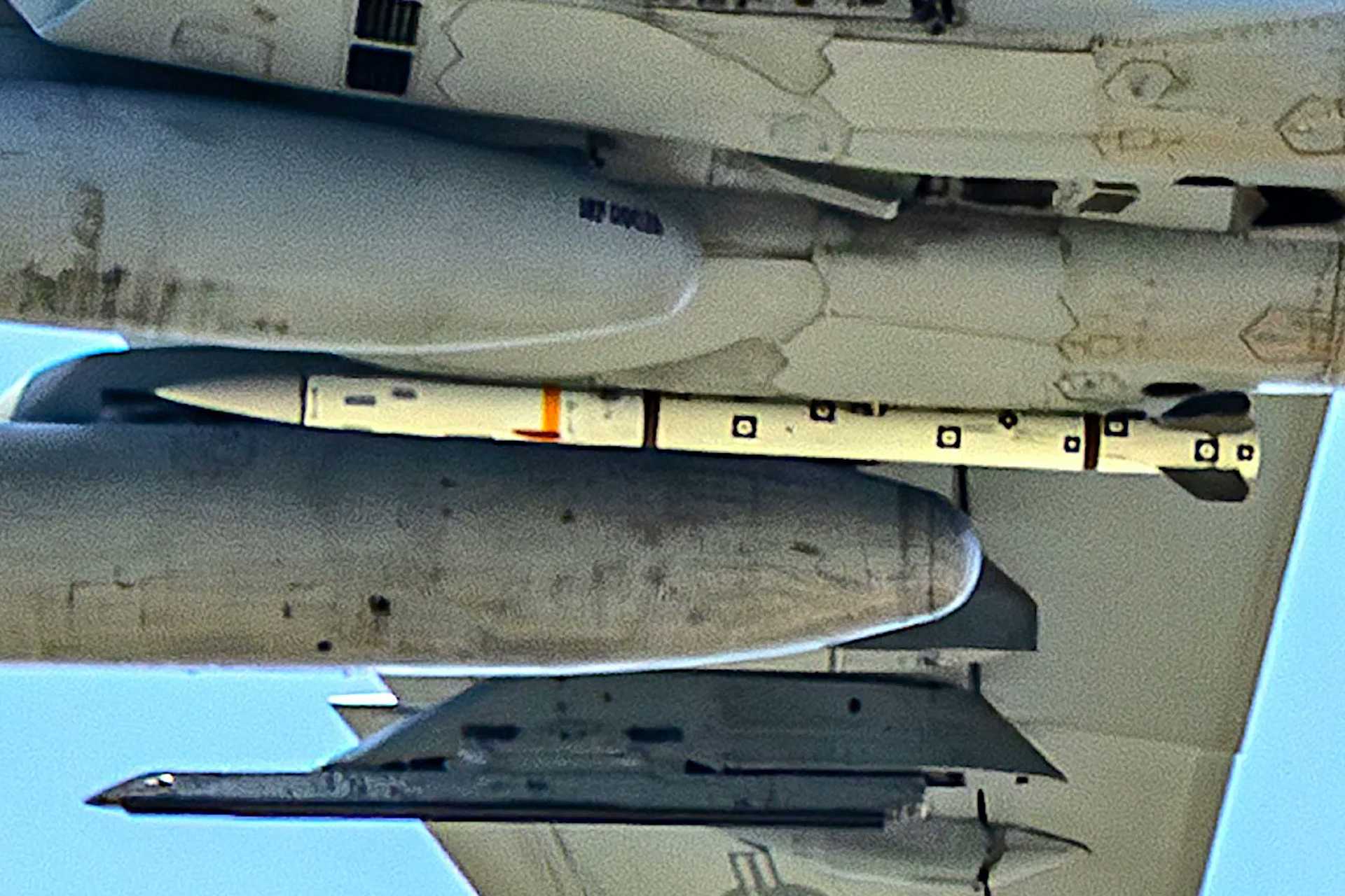 The AIM-260A Joint Advanced Tactical Missile (JATM) is the next U.S. beyond-visual-range air-to-air missile for the F-22, the F-35, and the Collaborative Combat Aircraft, with greater range and terminal energy than the AIM-120 AMRAAM while retaining a size compatible with internal weapons bays. (Picture source: Jonathan Tweedy via X/DefPost)