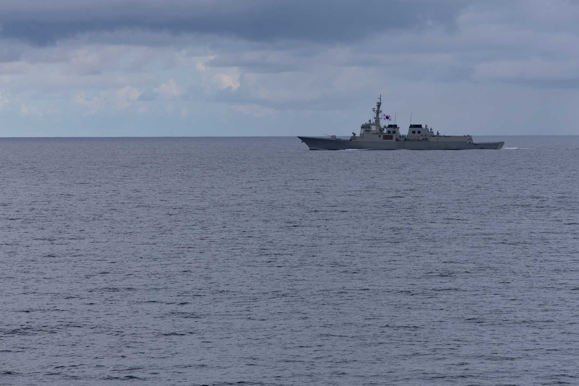 The Freedom Edge 2026 naval component features five destroyers, including South Korea's ROKS Yulgok Yi I and ROKS Seoae Ryu Seong-ryong, Japan's JS Atago and JS Asahi, and the American USS Benfold. (Picture source: US Navy)