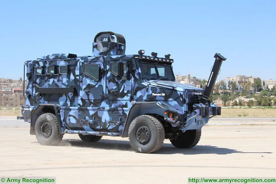 Thunder 2 4x4 tactical armoured truck personnel carrier police security vehicle Cambli Canada Canadian defense industry 925 001