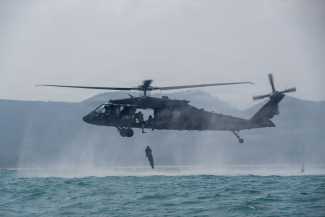 UH-60M_Black_Hawk_Utility_Helicopter_USA_Left_View