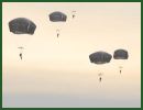 Le parachute individuel BAE Systems T-11 fournit une sécurité maximum pour les parachutistes grâce à un nouveau harnais et une plus grande voilure. Ce sera le remplaçant du parachute T-10 utilisé actuellement par les forces américaines, il permettra de supporter des charges plus importantes et d’obtenir une meilleure stabilité lors de la descente.