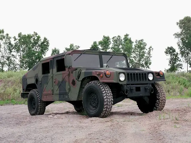 M1025 Humvee HMMWV 4x4 armament weapon carrier vehicle AM General United States US army military equipment 640 001