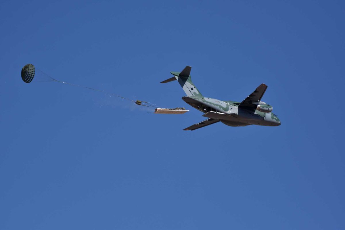 For aerial delivery, a continuous computed drop point software combines the KC-390 position, altitude, airspeed, wind, and flight-path data to calculate the release point for gravity drops, parachute extraction, and container delivery system missions.