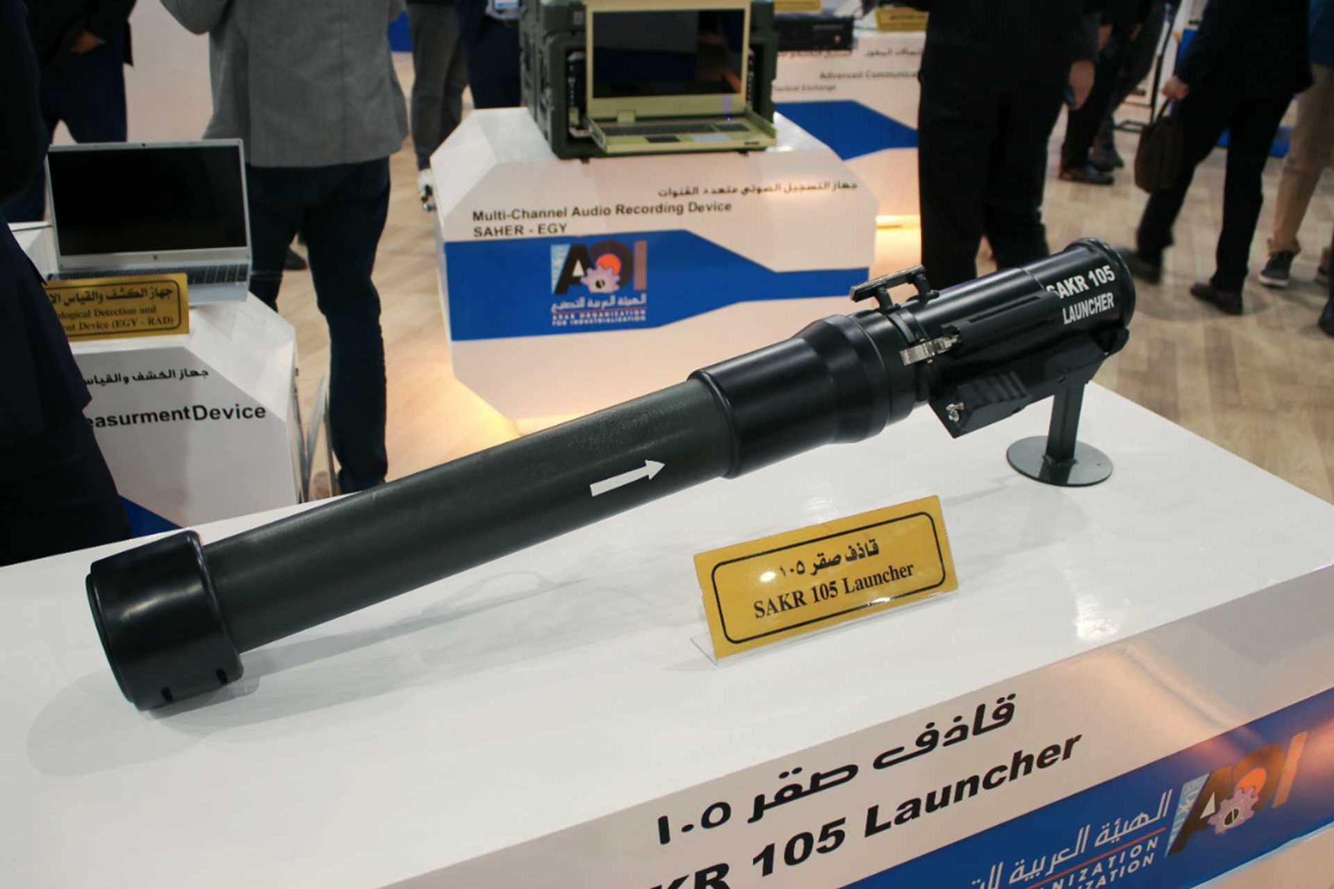 The Sakr 105 is a shoulder-mounted launcher firing 105 mm projectiles, including anti-tank and thermobaric rounds, allowing Egyptian infantry units to employ it against fortified positions, personnel in cover, or lightly armored vehicles. (Picture source: Army Recognition)