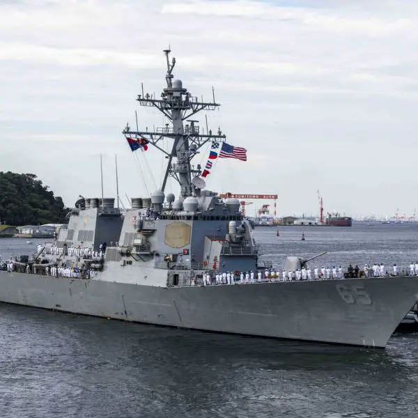 The USS Benfold lost power for four days in the South China Sea after a generator failure, leaving roughly 300 sailors without propulsion, drinking water, working toilets, galley services, or air conditioning before the destroyer was towed to Subic Bay for repairs. (Picture source: US Navy)