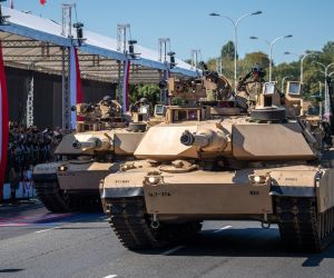U.S. Army M1A2 Abrams tanks from the 2nd Battalion, 37th Armored Regiment, parade through Warsaw during Poland’s Armed Forces Day on August 15, 2026, as part of the NATO Forward Land Forces Battle Group-Poland.  (Picture source: Poland MoD)