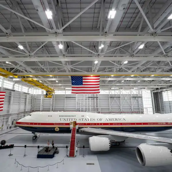 The newly delivered VC-25B Bridge aircraft arrives at Joint Base Andrews to begin commissioning flights, a critical step toward strengthening U.S. presidential airlift, airborne command-and-control, and continuity-of-government capabilities while the next-generation Air Force One fleet remains delayed.