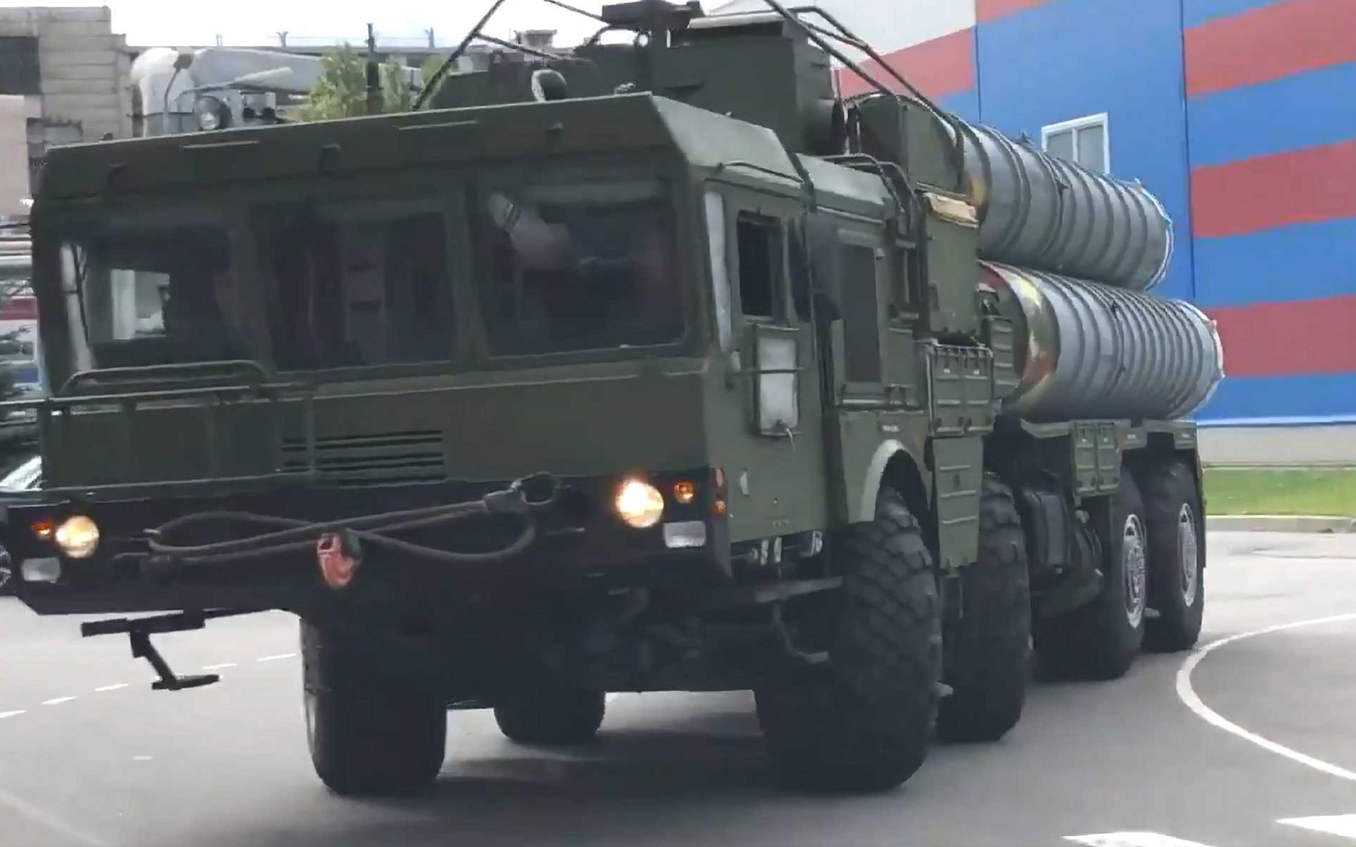 The S-400 Triumf is India’s most advanced long-range air defense system, capable of engaging aircraft, cruise missiles, and ballistic threats at ranges up to 400 kilometers, forming the backbone of the country’s multi-layered air defense network.