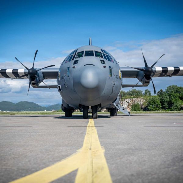 Kentucky Air National Guard C-130J Super Hercules aircraft completed 24 tactical airlift missions during NATO’s Ramstein Flag 2026 exercise, moving personnel and cargo across six European countries to test distributed operations and allied mobility (Picture source: U.S. DoW).