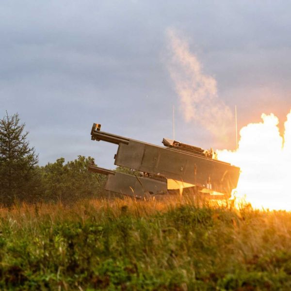 A U.S. Army M142 HIMARS rocket artillery system fires a guided rocket during a live-fire exercise. Lockheed Martin and General Dynamics have tested a new GMLRS solid rocket motor to support expanded U.S. ammunition production and strengthen the supply of long-range precision fires. (Picture source: U.S. Department of War/Defense)