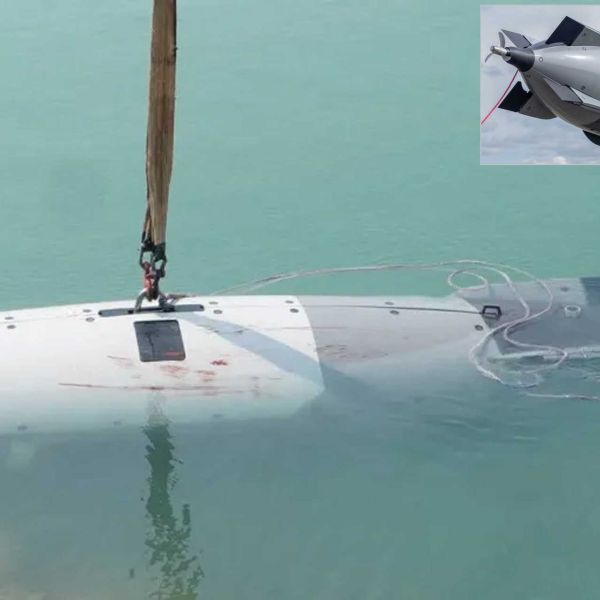 On September 8, 2026, Iran recovered a largely intact U.S. Anduril Dive-LD AUV near the Strait of Hormuz after it reportedly malfunctioned for more than 24 hours, giving Tehran access to a modern underwater drone used in the Hormuz Strait for survey and mine-related missions. (Picture source: X/BeateLandefeld and OSINTWarfare)