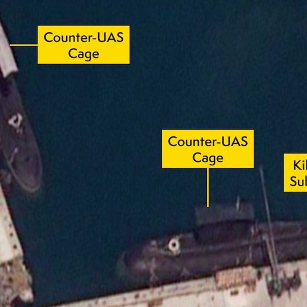 The cage installation is concentrated around the upper sail, which contains the periscopes, optronic sensors, antennas, communications masts, snorkel induction and exhaust arrangements, navigation radar, and access hatches. (Picture source: X/UK MoD)