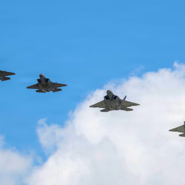 U.S. F-22 Raptors trained with Finnish F-35 fighters at Ebbing ANGB, strengthening NATO fifth-generation interoperability and Finland’s transition to allied air dominance operations (Picture Source: U.S. National Guard)