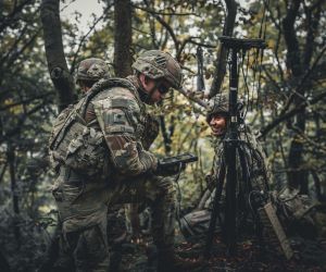 A U.S. Army soldier monitors the electromagnetic spectrum during training in Germany, illustrating the type of RF awareness underpinning the Army’s Augur Shield research. (Picture source: US DoD)