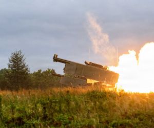 A U.S. Army M142 HIMARS rocket artillery system fires a guided rocket during a live-fire exercise. Lockheed Martin and General Dynamics have tested a new GMLRS solid rocket motor to support expanded U.S. ammunition production and strengthen the supply of long-range precision fires. (Picture source: U.S. Department of War/Defense)