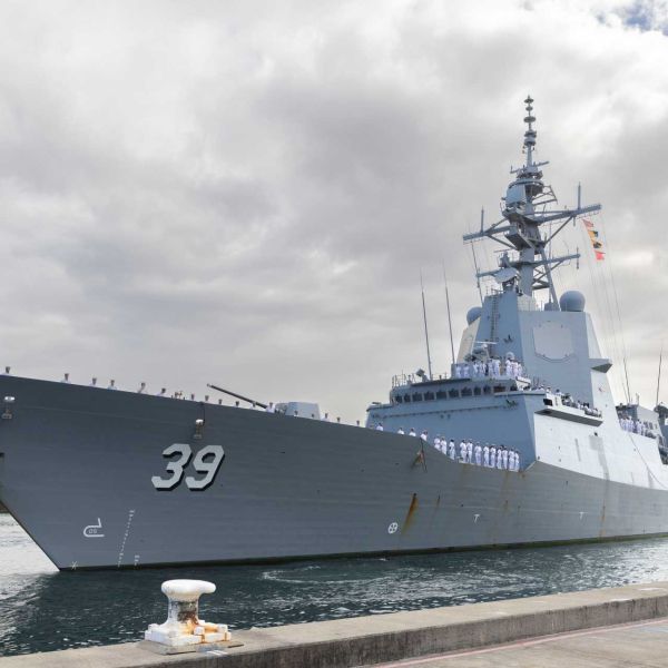 The Destroyer Capability Enhancement (DCE) transforms the HMAS Hobart from an air defence destroyer into a multi-mission combatant by adding Aegis Baseline 9 integrated missile defence, Tomahawk, SM-6, and NSM missiles, upgraded electronic warfare and communications, and a new Saab 9LV-based Australian combat-system interface. (Picture source: Australian MoD)