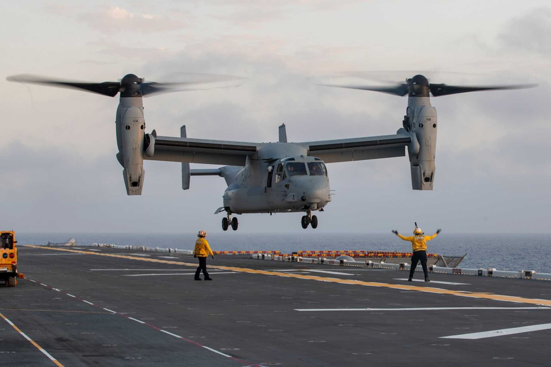 The USS Tripoli's air wing includes nearly 20 F-35B fighters from VMFA-121, MV-22B tiltrotors from VMM-265, and MH-60S helicopters from HSC-25, forming a composite aviation force capable of strike, ISR, and transport missions. (Picture source: US Navy)