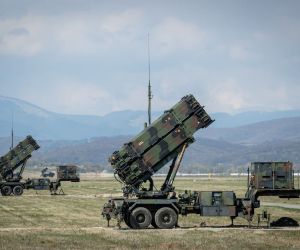 A Dutch Patriot air defense system during operations. Delays affecting US missile production and replenishment are increasing pressure on allied delivery schedules and interceptor availability. (Picture source: Netherlands Ministry of Defence)