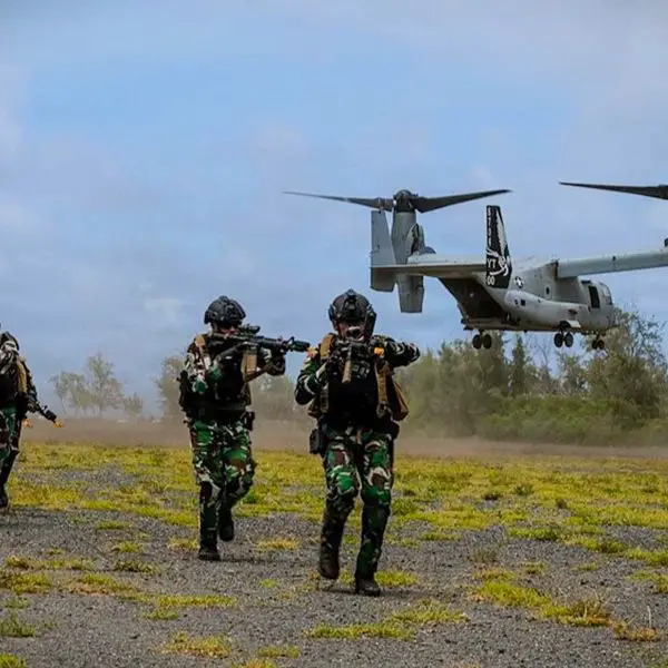 A U.S. Marine Corps MV-22B Osprey inserted Indonesian Marines during RIMPAC 2026 amphibious raid training in Hawaii, strengthening multinational expeditionary interoperability across the Indo-Pacific (Picture Source: U.S. Marines)