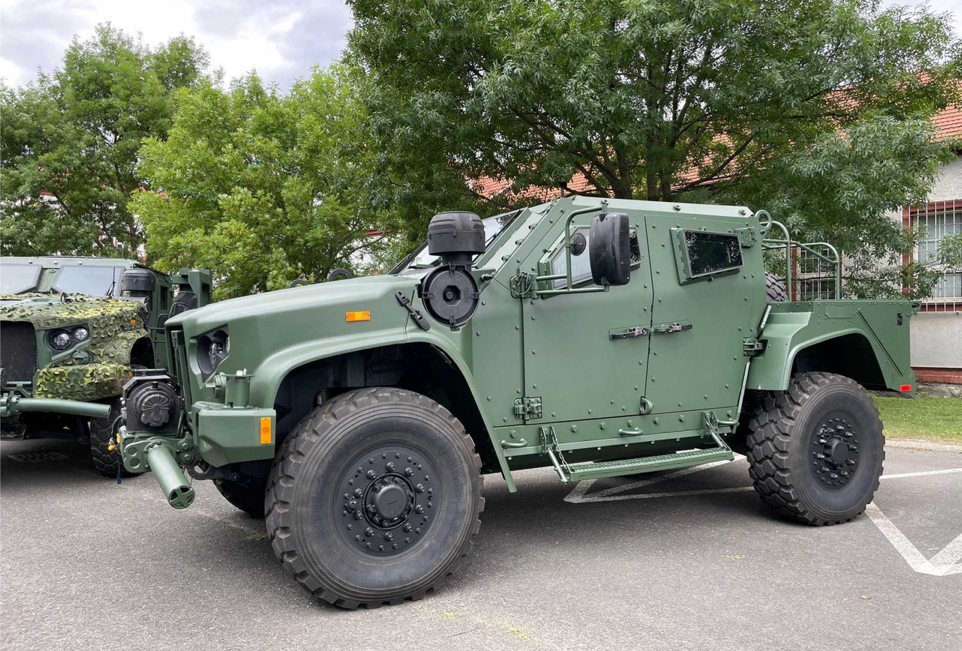 U.S. Oshkosh M1278 Heavy Gun Carrier JLTV delivered to the Slovak Armed Forces, strengthening protected mobility and frontline combat capability.