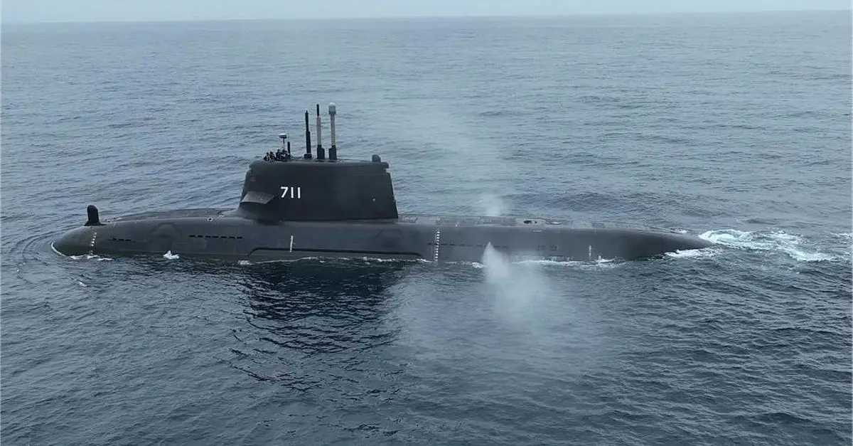 Taiwan’s Hai Kun (SS-711), the country’s first domestically built attack submarine, is progressing through combat-system trials as Taipei develops a new undersea capability to threaten PLA Navy amphibious and escort forces during a potential conflict.