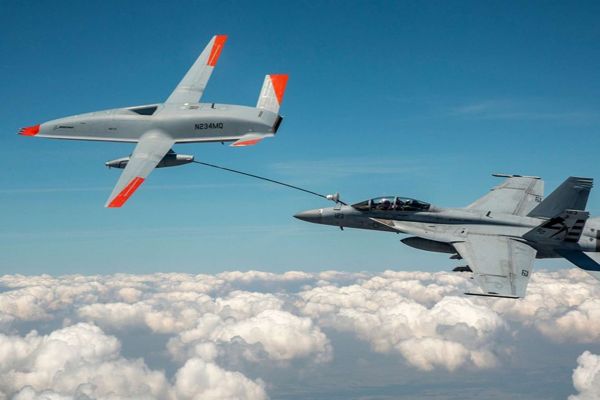 MQ-25A Stingray Boeing carrier-based unmanned aerial refueling aircraft United States Navy specifications technical review data fact sheet pictures video