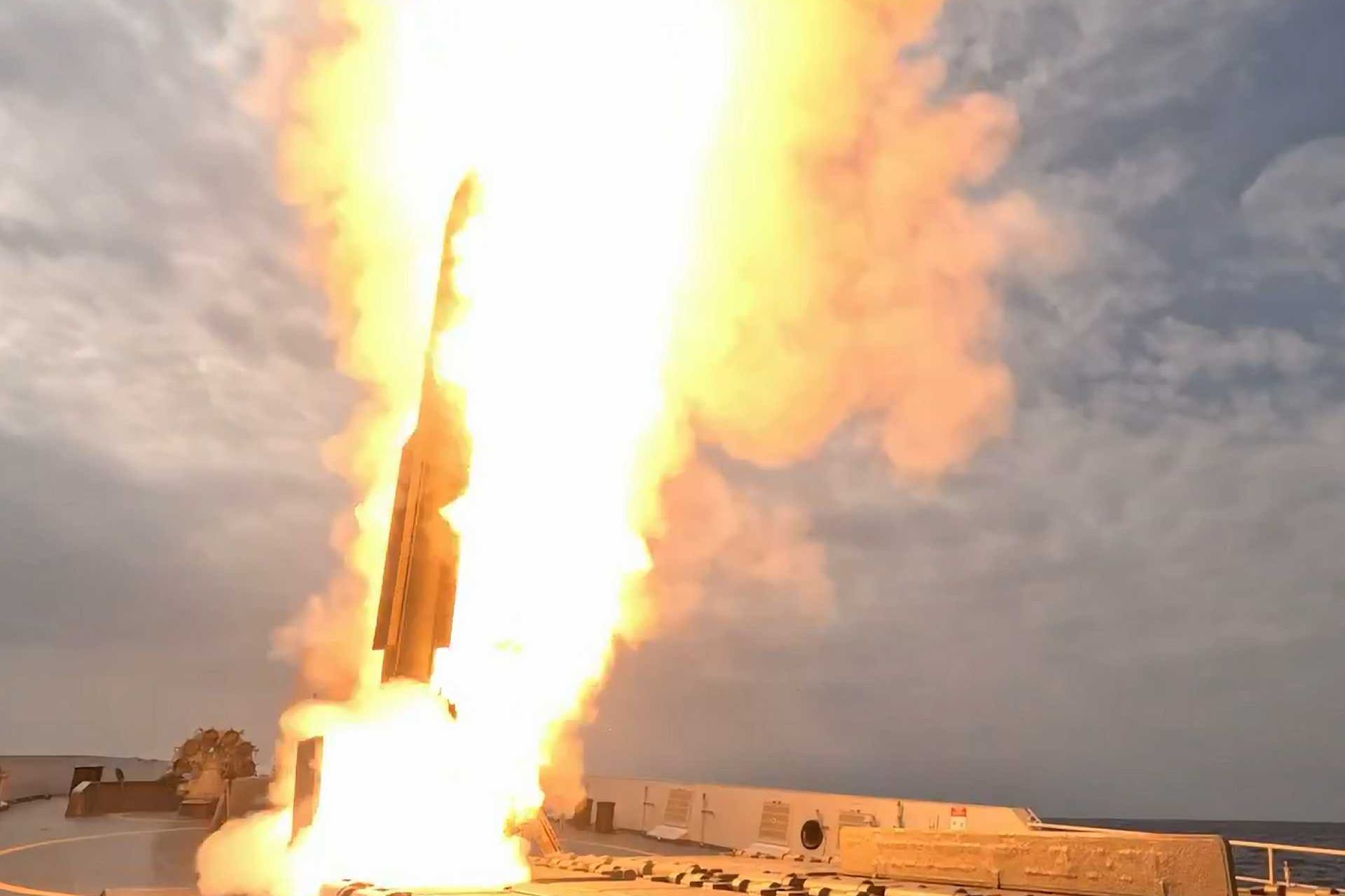 PNS Taimur (F-262), a Pakistan Navy Type 054A/P-class guided-missile frigate, launches a Chinese-made LY-80(N) surface-to-air missile during a live-fire exercise on January 10, 2026, demonstrating extended-range fleet air defense capabilities.