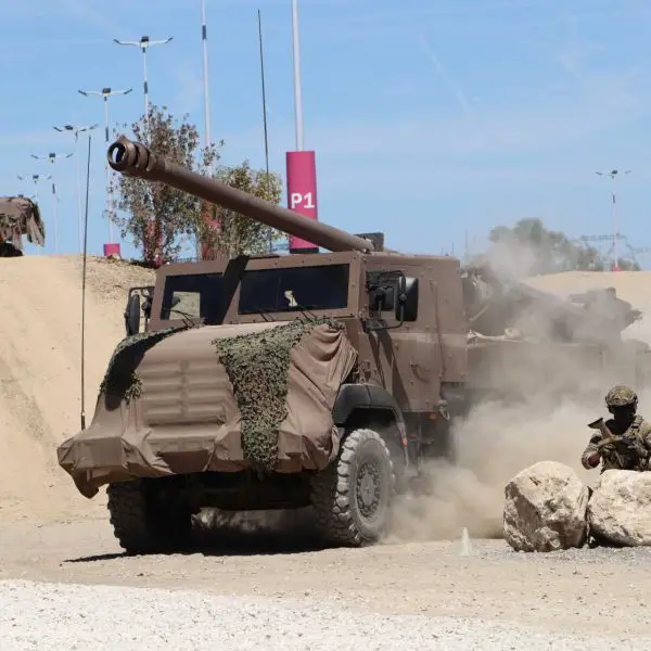 The Caesar can engage targets beyond 40 km with ERFB Base Bleed ammunition, while rocket-assisted ammunition extends these engagement distances beyond 55 km. (Picture source: Army Recognition)