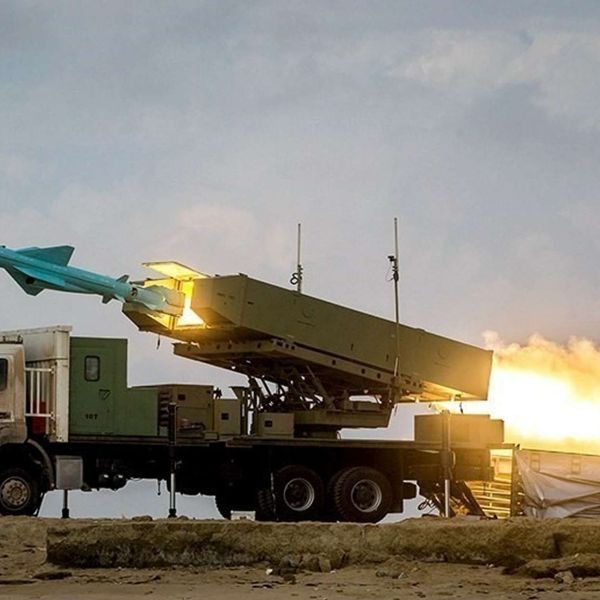Iran’s naval and air defense strategy fuses mines, submarines, coastal anti-ship cruise and ballistic missiles, swarm tactics, and layered SAMs to turn the Strait of Hormuz into a high-risk “magazine-drain” fight, designed to pressure U.S. carriers, Aegis destroyers, tankers, and supporting ISR and tanker aircraft through saturation and dispersed, survivable launchers (Picture source: Tasnim).