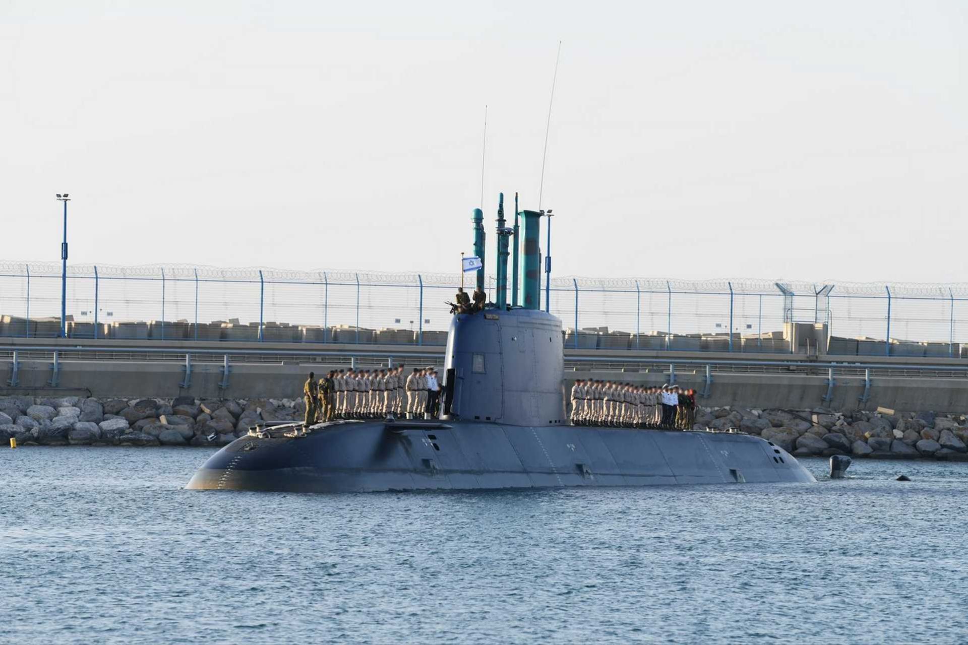 Dolphin-class submarine diesel-electric attack submarine Israel specifications technical review technical data fact sheet pictures video