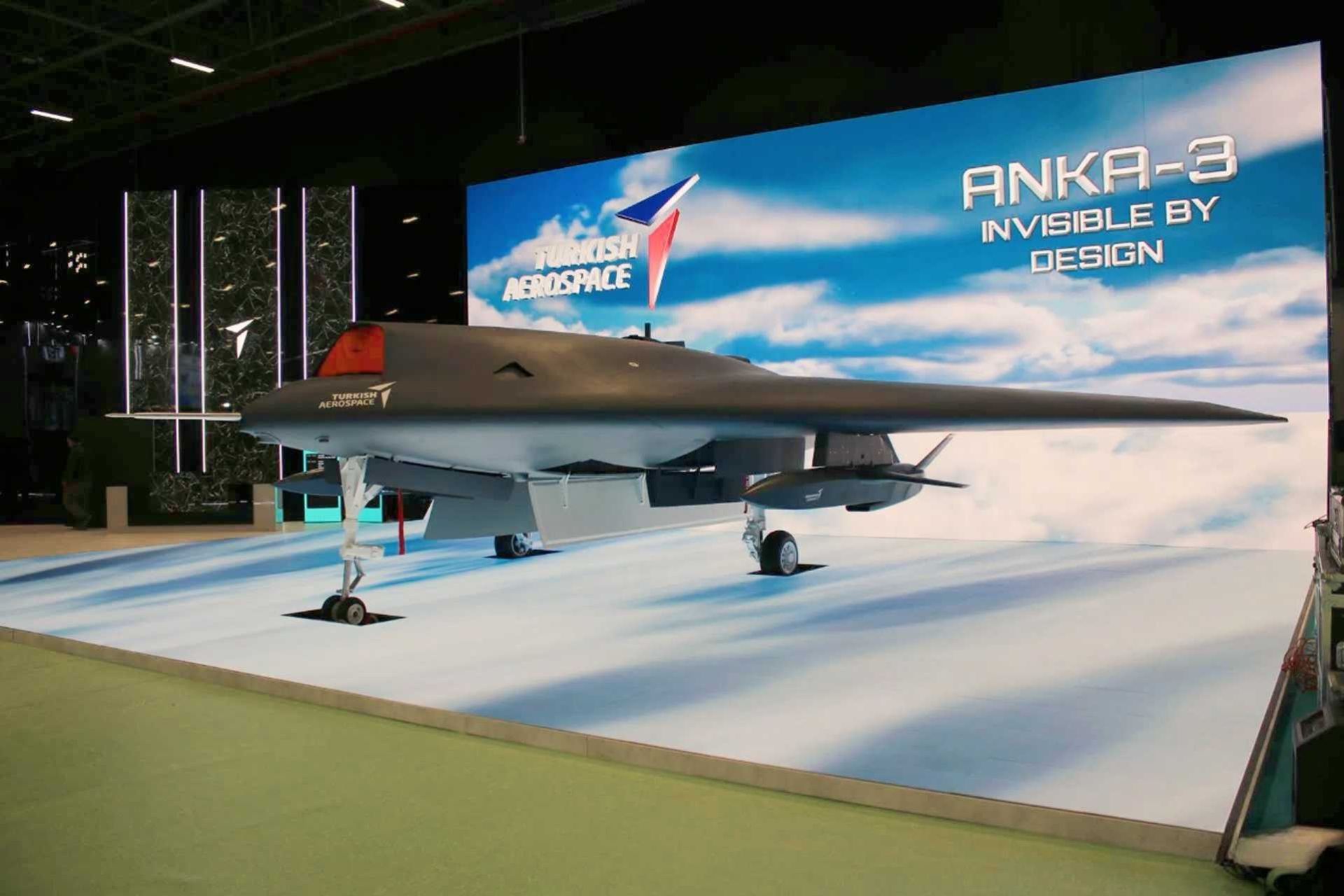 The two Süper Şimşek UAVs allow the Anka-3 to send smaller expendable drones ahead of the main aircraft to jam radars, trigger enemy air defenses, act as decoys, or strike targets, while keeping the Anka-3 itself farther from the most dangerous threat zones. (Picture source: Army Recognition)