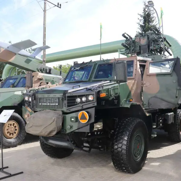 The Poprad is a Polish 4×4 VSHORAD vehicle carrying four ready-to-fire Grom or Piorun infrared-guided missiles, plus four reloads, to engage aircraft, helicopters, and UAVs at up to 6.5 km in range and 4 km in altitude. (Picture source: Army Recognition)