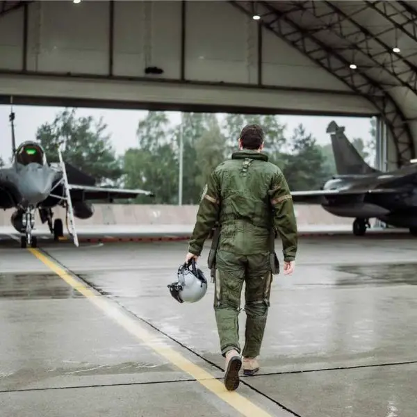 French Rafale fighters take part in an Agile Combat Employment exercise in Poland, testing the rapid dispersal of aircraft, personnel, and support equipment to sustain air operations under missile and drone threat on NATO’s eastern flank.