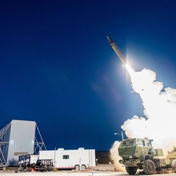 A U.S. Army M142 HIMARS launcher fires a Precision Strike Missile (PrSM) Increment 1 during a flight test at White Sands Missile Range, New Mexico, on February 12, 2025, as part of efforts to expand long-range precision strike capabilities. (Picture source: US DoD)