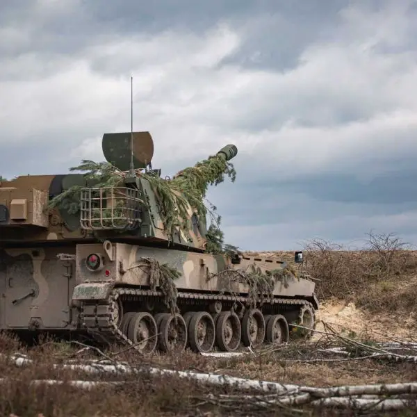 Poland is the most advanced case of this European expansion strategy because the framework agreements with Hanwha Aerospace, which cover up to 672 K9 self-propelled howitzers, have already moved from rapid delivery toward local industrial participation. (Picture source: X/Polish MoD)