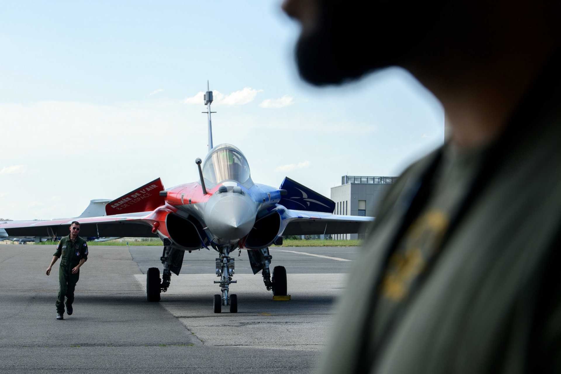 Alongside the 16 Rafale fighters, the agreement also includes SAMP/T NG air defense batteries, additional radar systems, expanded missile deliveries, as well as production licenses covering AASM precision-guided bombs, SCALP-EG cruise missiles, and Aster interceptor missiles. (Picture source: Dassault Aviation)