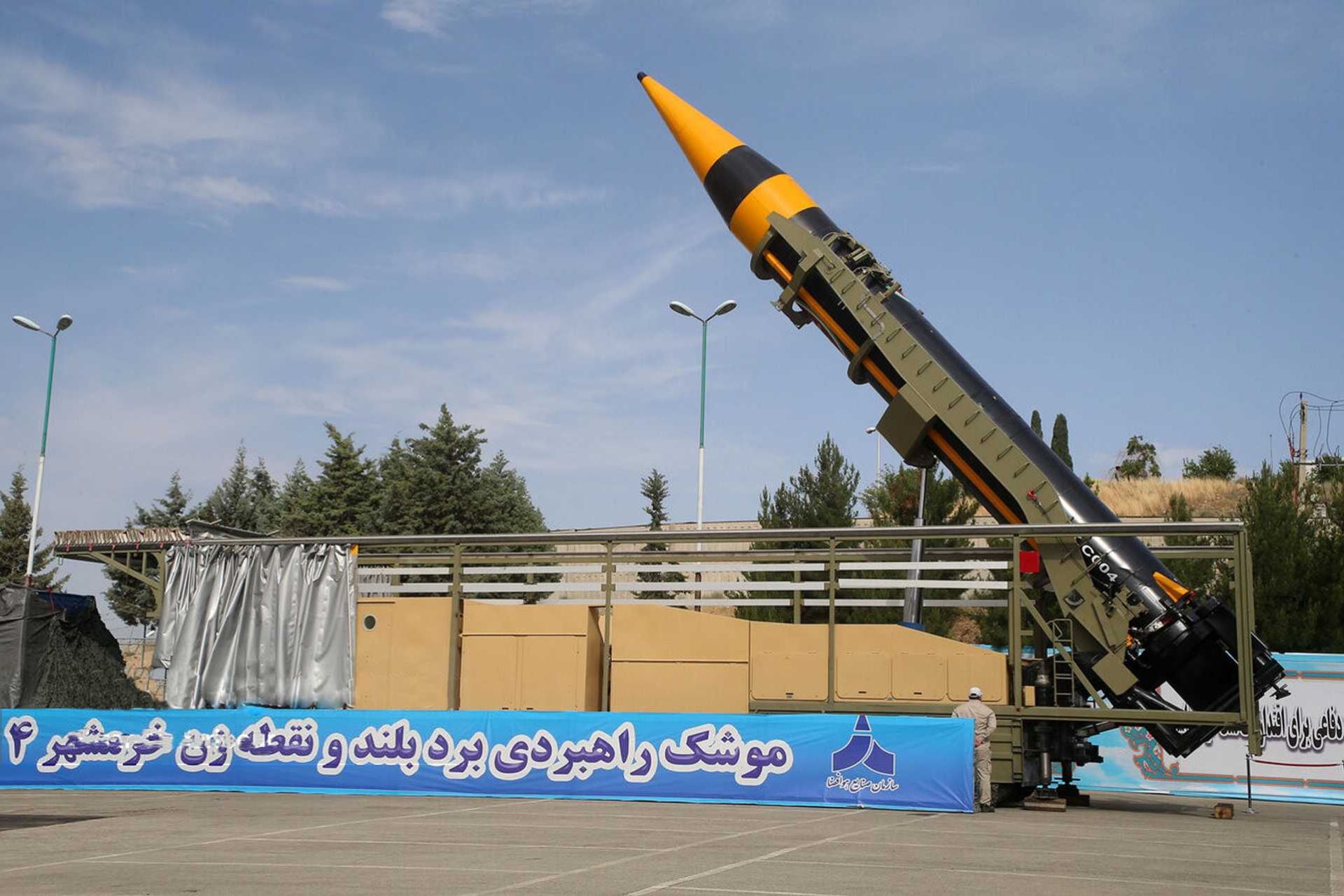 Iran’s Khorramshahr-4 ballistic missile is displayed during its official unveiling ceremony in Tehran in May 2023. The liquid-fueled medium-range missile, also known as Kheibar, features a reported 2,000 km range and the heaviest warhead currently associated with Iran’s ballistic missile arsenal, underscoring Tehran’s continued investment in long-range strike capabilities.