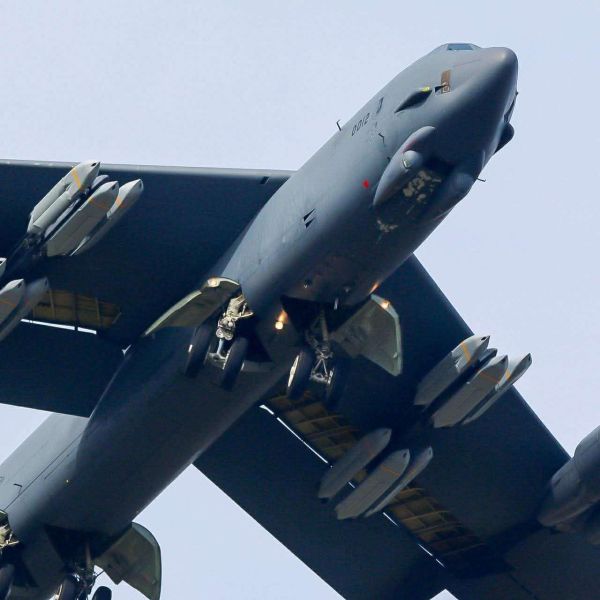 A U.S. Air Force B-52H Stratofortress flies with multiple AGM-158 JASSM stand-off missiles mounted on its wing pylons. The missiles shown are JASSM weapons and not AGM-158C LRASM (Picture Source: X-account @TallGlenn85)