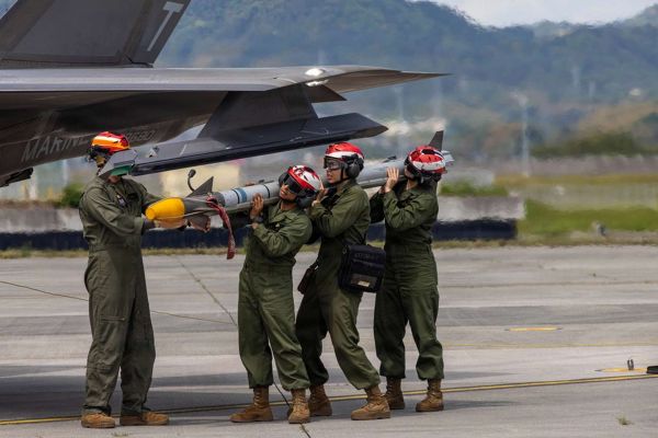 Raytheon received a $1.108 billion U.S. Navy contract modification for AIM-9X Sidewinder Lot 26 production, adding Block II and Block II+ infrared-guided missiles, training rounds, spare guidance units, propulsion sections, and support equipment for U.S. services and Foreign Military Sales customers through 2029 (Picture source: U.S. DoW).