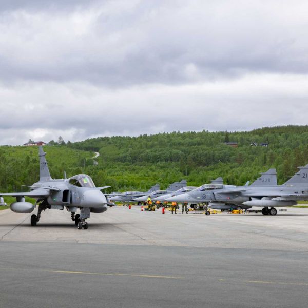 Johansson identified the supply chain as Saab's main constraint, specifically pointing to the need to secure strategic materials, increase inventories, qualify additional suppliers, and selectively bring work back in-house. (Picture source: Norwegian MoD)