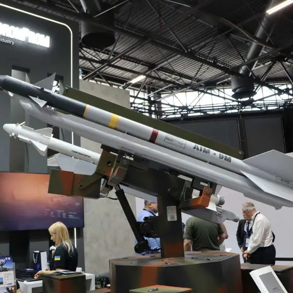 The Dragon currently integrates modernized R-60 missiles with a 6.5 km range, AIM-9M Sidewinders with 8 to 10 km, and R-73 missiles reaching up to 15 km, with development underway for the ST-100 interceptor with a 10 km range. (Picture source: Army Recognition)