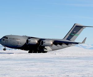 A US Air Force C-17 Globemaster III lands on Pegasus Runway at McMurdo Station in Antarctica during Operation Deep Freeze. The aircraft provides heavy airlift between Christchurch New Zealand and US facilities on the continent. (Picture source: U.S. DoD)