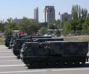 A Turkish Army M270 Multiple Launch Rocket System (MLRS) takes part in a military parade. Türkiye operates 12 M270 launchers, which are now proposed for transfer to Ukraine under a U.S. congressional notification published on August 6, 2026. (Picture source: X account MilitaryNewsUA)