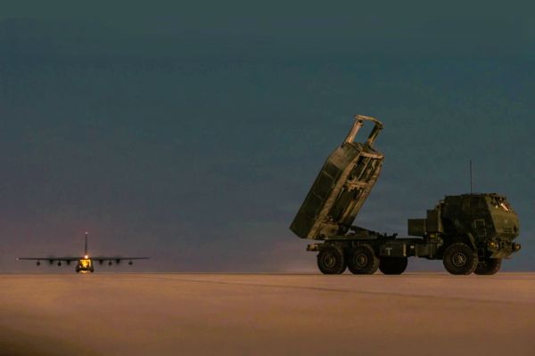 U.S. Marines rehearsed rapidly airlifting an M142 HIMARS aboard a KC-130J, establishing a temporary precision-strike position, and withdrawing before an adversary could respond (Picture Source: U.S. Marine Corps)