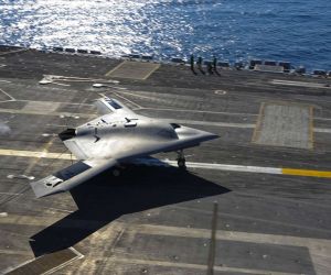 The X-47B Unmanned Combat Air System demonstrator taxis aboard USS Harry S. Truman (CVN 75), whose pioneering unmanned aircraft trials helped establish experience relevant to the U.S. Navy’s current push for carrier-capable Collaborative Combat Aircraft operating from Ford and Nimitz-class carriers (Picture Source: U.S. Navy)