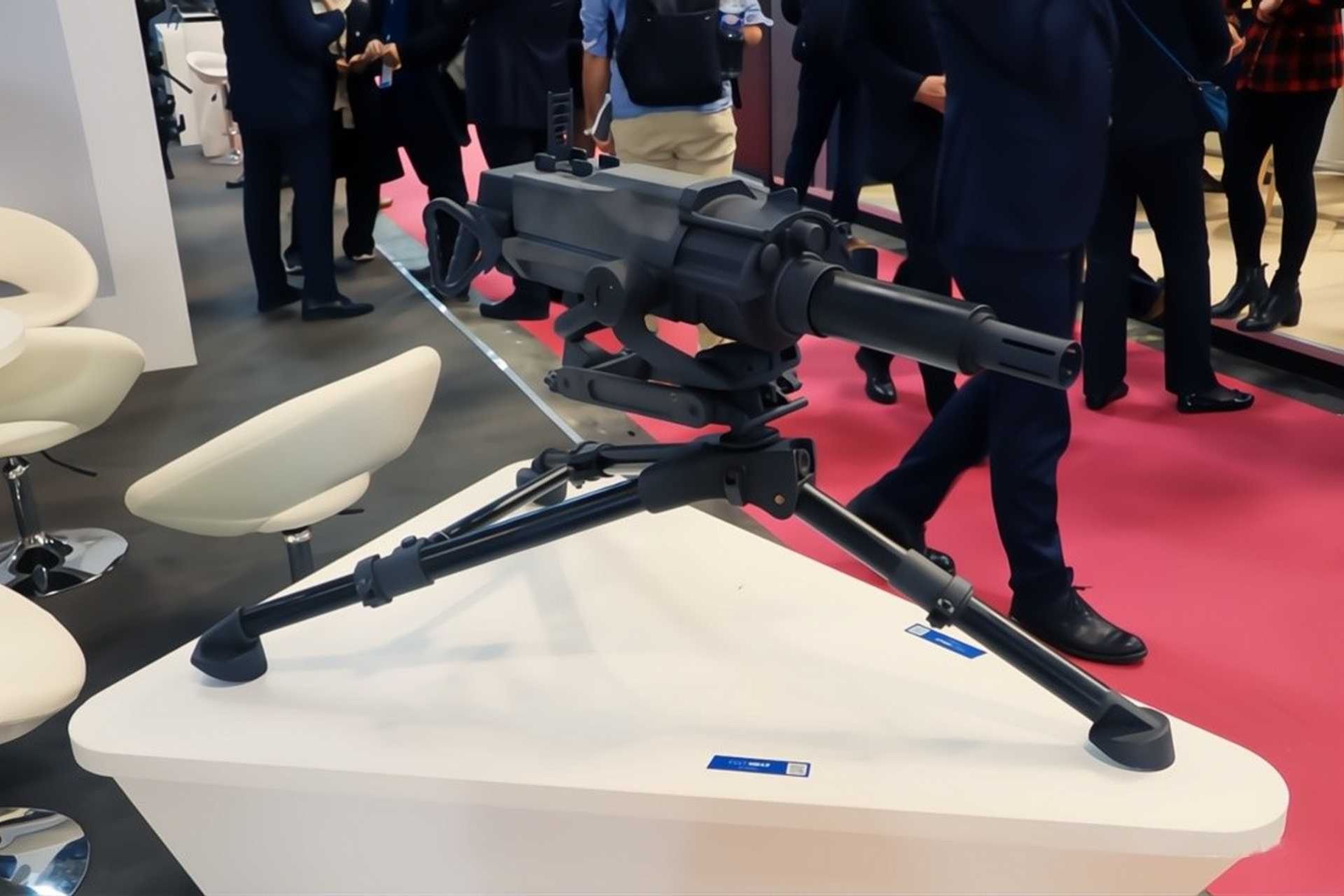 The Mk 47’s combination of long-recoil operation, integrated programmable fire control, and compatibility with all NATO high-velocity 40 mm rounds allows it to match or exceed the capabilities of systems of similar or greater weight. (Picture source: Army Recognition)