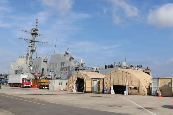 Arleigh Burke-class guided-missile destroyer USS Pinckney (DDG 91) alongside Changi Naval Base during a ship repair and maintenance exercise in Singapore in January 2026. The U.S. Navy is developing containerized expeditionary repair facilities to support maintenance from dispersed locations away from major naval bases. (Picture source: US DoD)