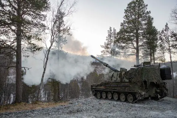 Hanwha’s new K9 concept directly integrates a VTOL drone into the howitzer’s fire direction system to detect and track targets, generate and transmit coordinates, observe impacts, correct fire, and conduct battle damage assessment. (Picture source: Norwegian MoD)