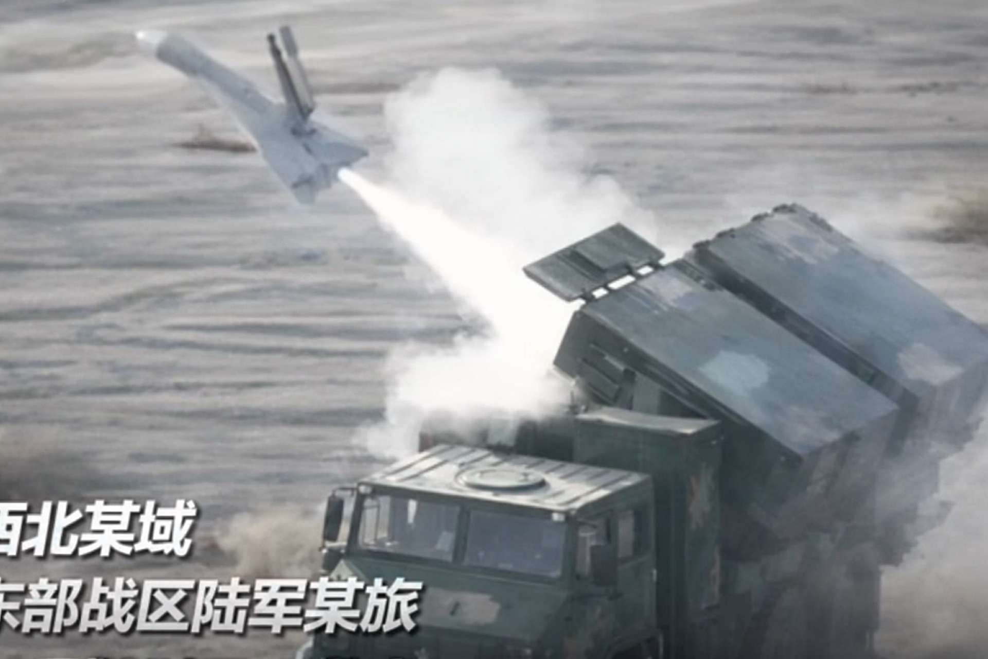 PLA truck launches FL-300D long-range suicide drones, highlighting China’s growing focus on low-cost saturation strike systems modeled on the Shahed-136 concept (Picture source: OSINT).